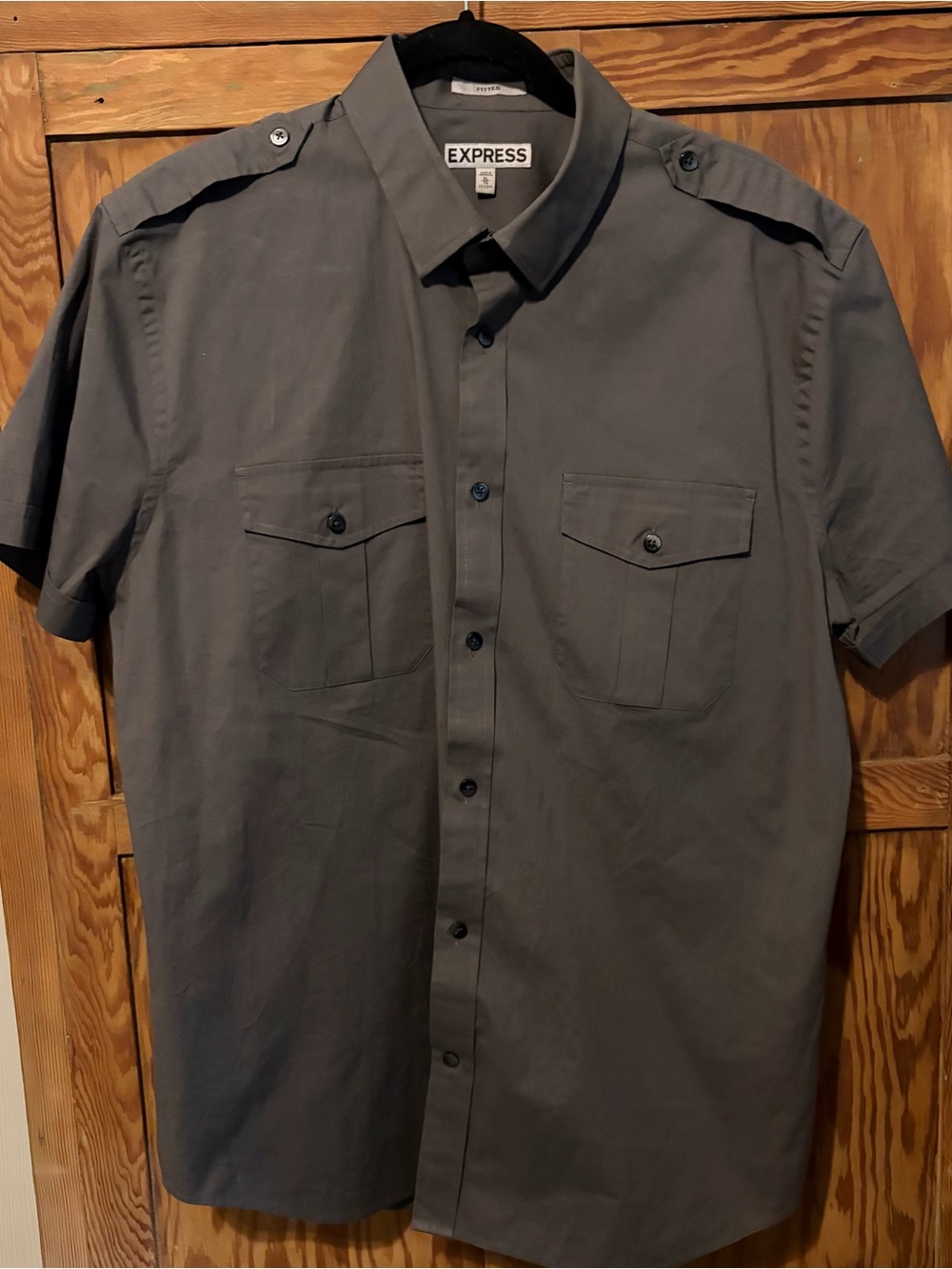 Express Men’s Short Sleeve Button-Down Shirt in Gray. XL. EUC.